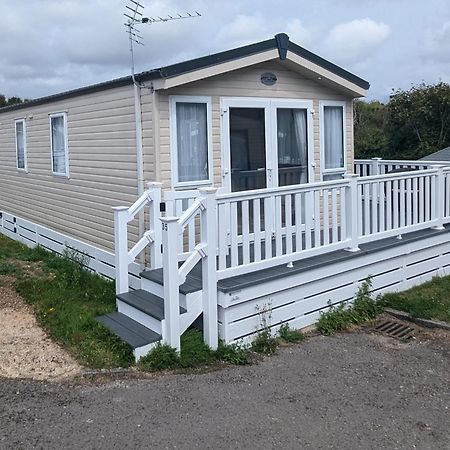 Lovely Bright And Airy Caravan On The 5 Star Shorefield Country Park Entertainment Passes Included Milford on Sea Bagian luar foto