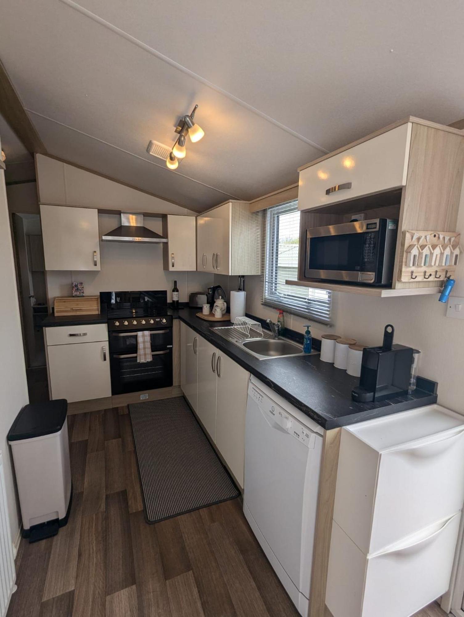 Lovely Bright And Airy Caravan On The 5 Star Shorefield Country Park Entertainment Passes Included Milford on Sea Bagian luar foto