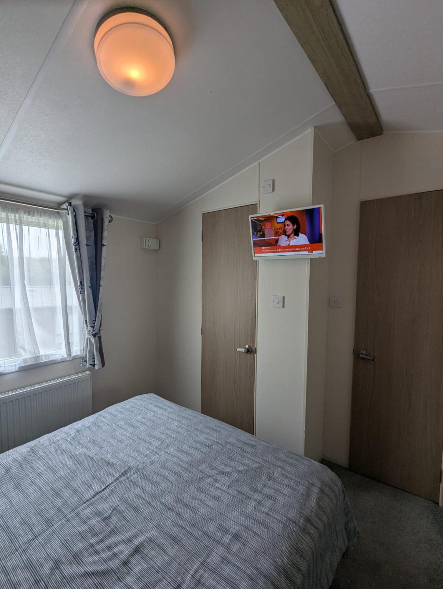 Lovely Bright And Airy Caravan On The 5 Star Shorefield Country Park Entertainment Passes Included Milford on Sea Bagian luar foto